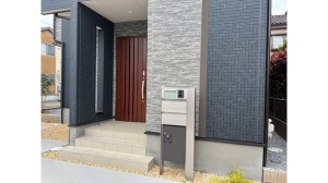 ◆宅配BOX
共働きのご家族や新型コロナウイルス拡大防止策として郵便配達員の方と非接触で荷受けできるのも時代を先取りした住宅ですね。