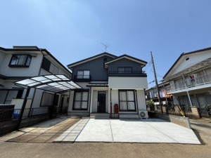 施行後

駐車並列3台可能

【施工内容】
・外壁・屋根塗装
・ブロックレンガ解体
・コンクリート舗装