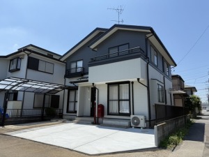 施行後

駐車並列3台可能

【施工内容】
・外壁・屋根塗装
・ブロックレンガ解体
・コンクリート舗装